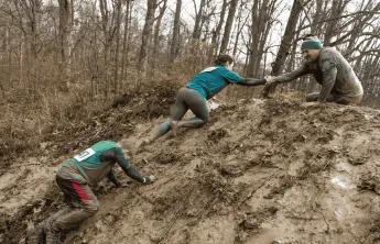 A family at the arctic dash in the mud
